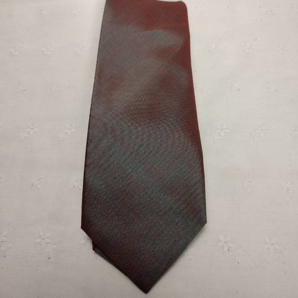 Thai Silk || Red & Green Contrast Weave Tie - Picture 1 of 5